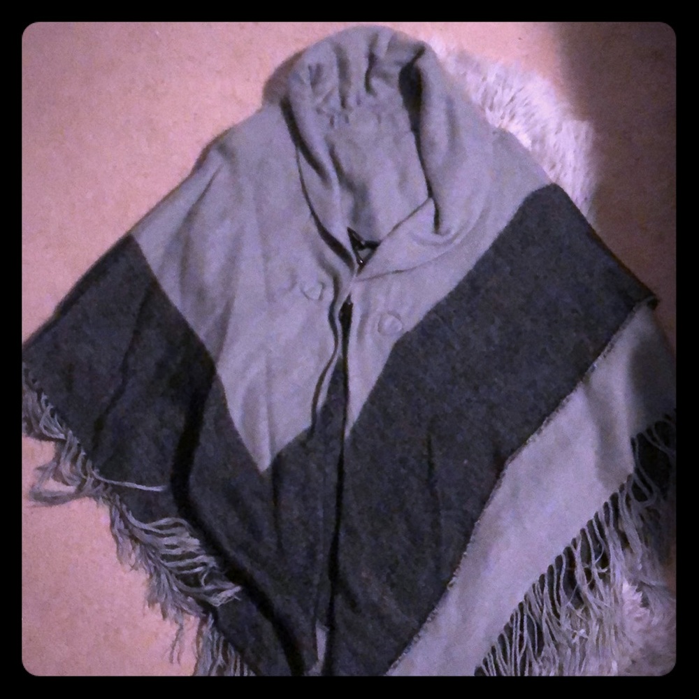 Grey and black women poncho with two button detail